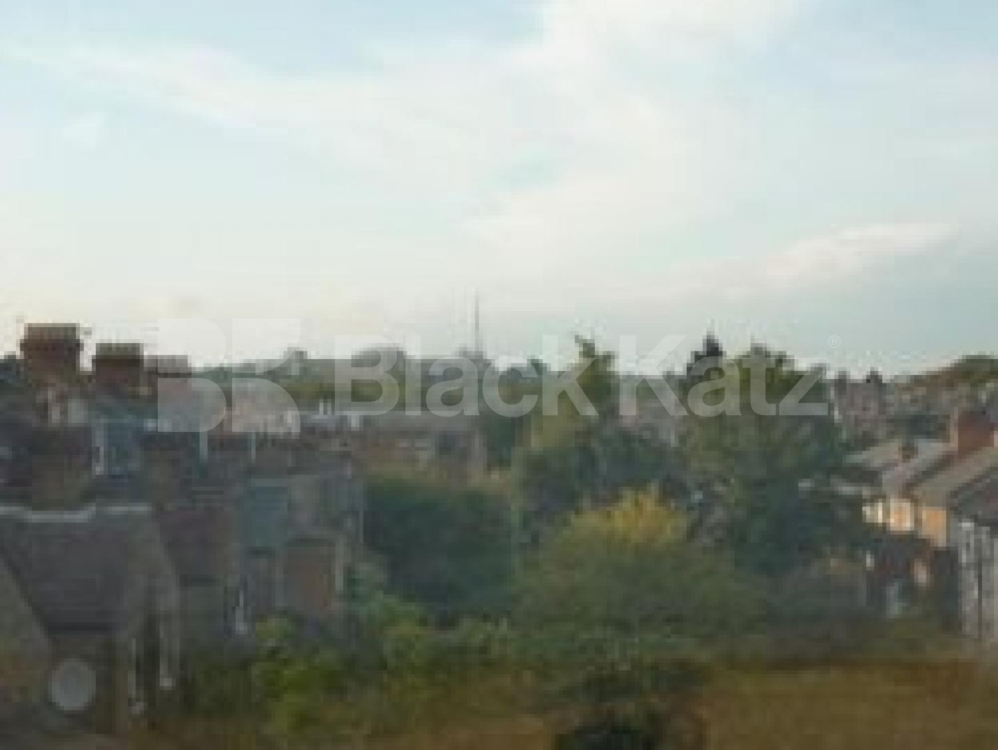 			LET!, 4 Bedroom, 1 bath, 1 reception Flat			 Landrock Road, CROUCH END