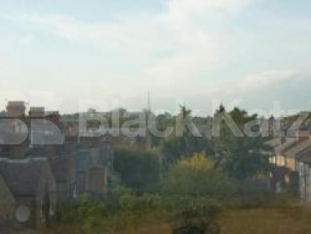 			LET!, 4 Bedroom, 1 bath, 1 reception Flat			 Landrock Road, CROUCH END