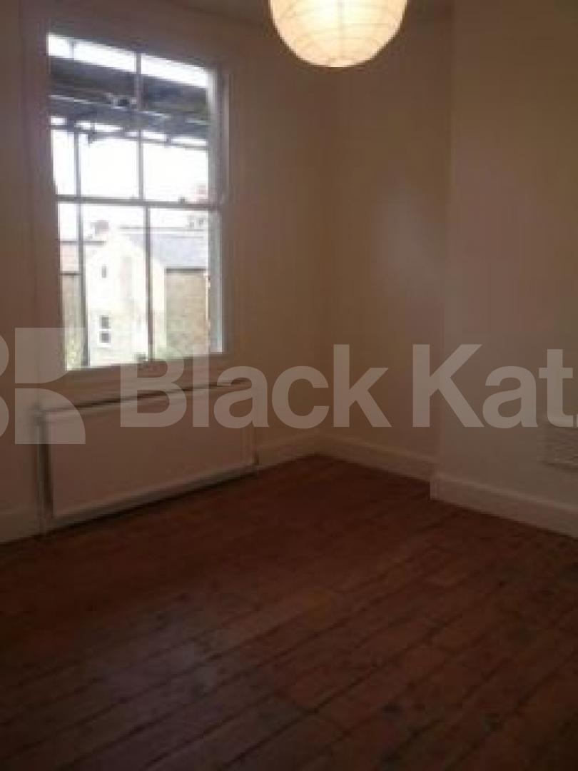 			LET!, 4 Bedroom, 1 bath, 1 reception Flat			 Landrock Road, CROUCH END