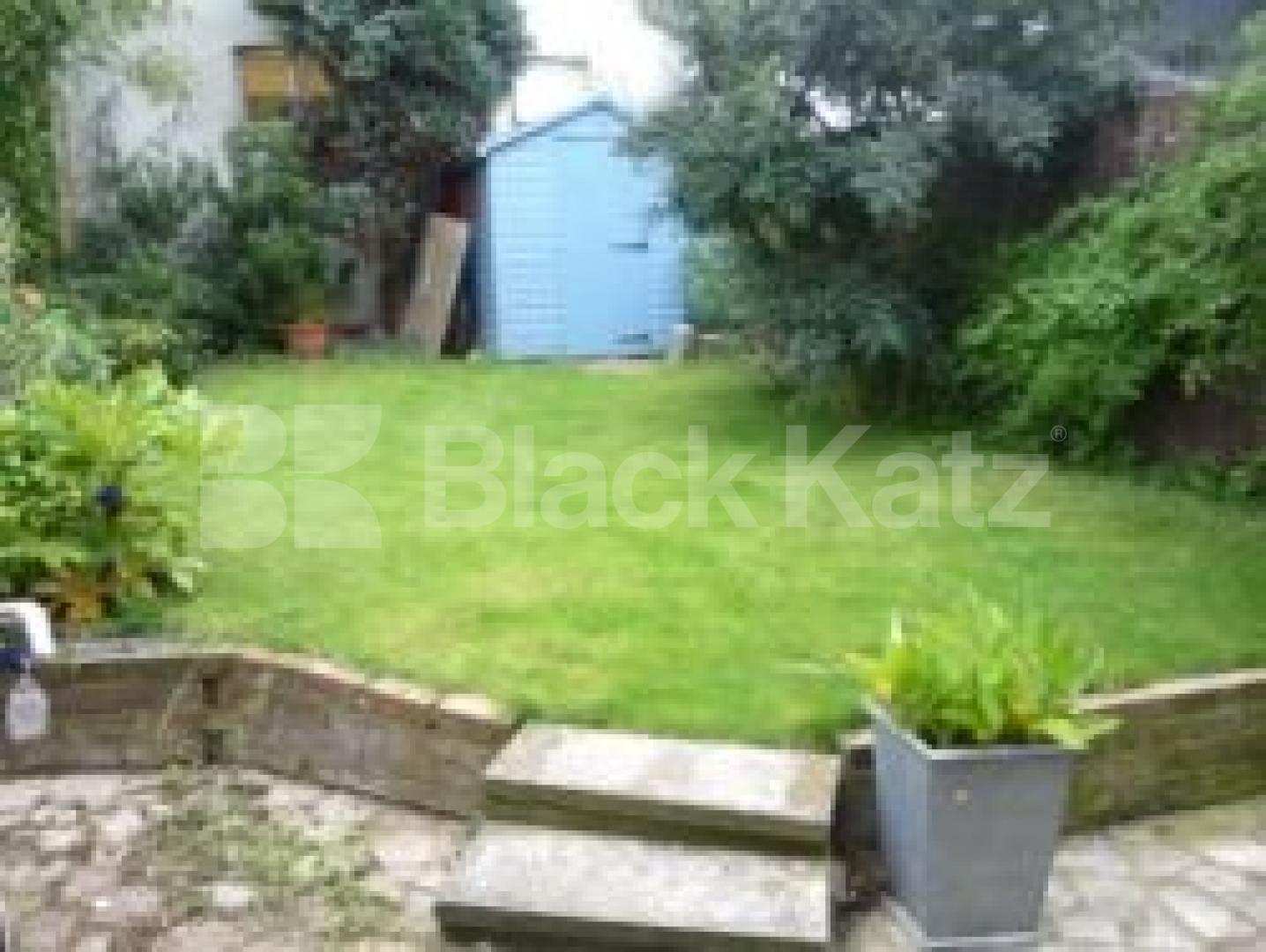 			4 Bedroom, 1 bath, 1 reception House			 Bedford Road, EAST FINCHLEY