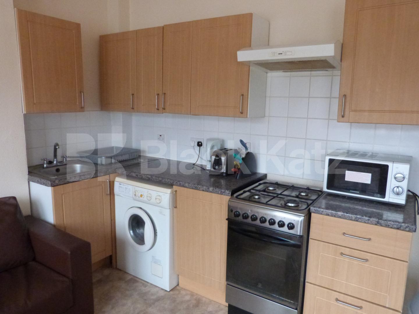 			2 Bedroom, 1 bath, 1 reception Flat			 Effingham Road, Haringey Ladder