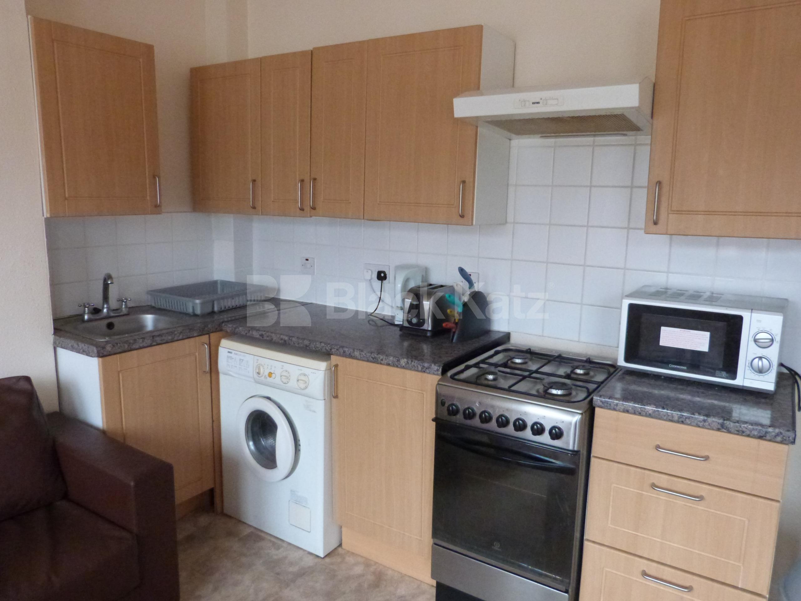 			2 Bedroom, 1 bath, 1 reception Flat			 Effingham Road, Haringey Ladder N8