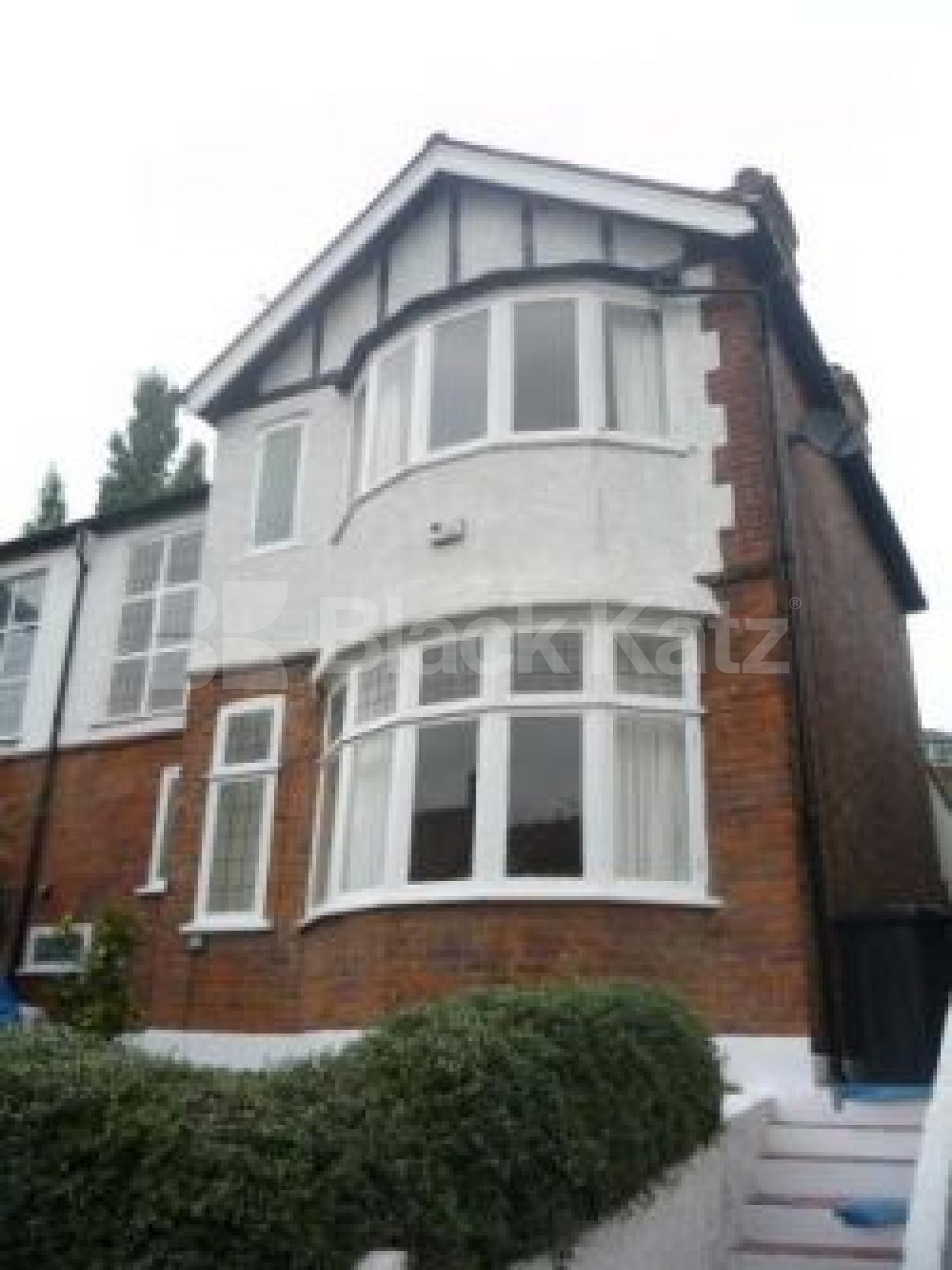 			Fantastic house!, 3 Bedroom, 1 bath, 1 reception House			 Cranley Gardens, Muswell Hill N10
