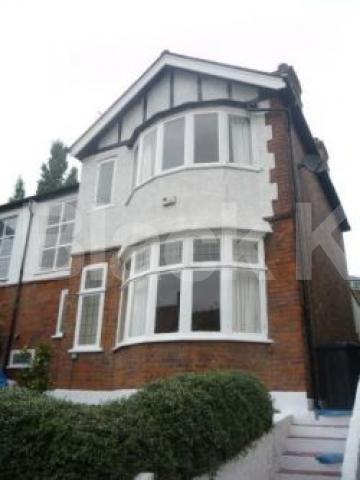			Fantastic house!, 3 Bedroom, 1 bath, 1 reception House			 Cranley Gardens, Muswell Hill