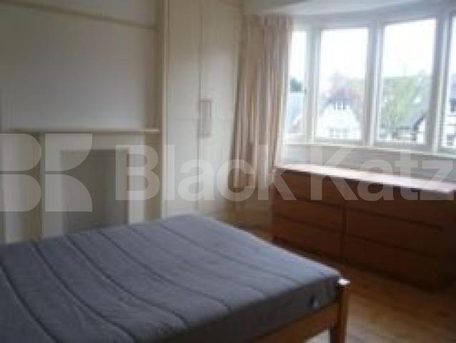 			Fantastic house!, 3 Bedroom, 1 bath, 1 reception House			 Cranley Gardens, Muswell Hill
