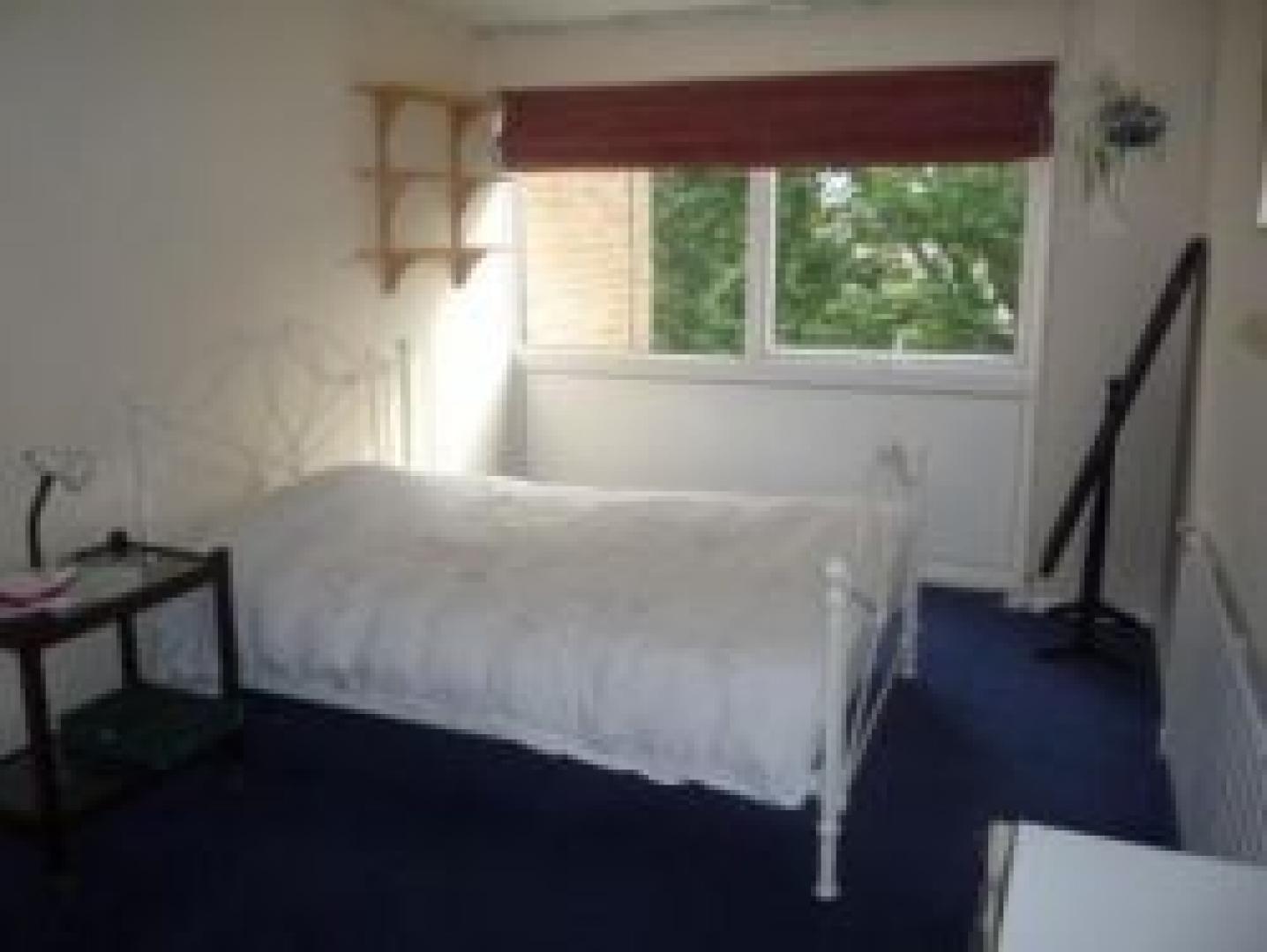 			INCLUSIVE OF COUNCIL TAX AND WATER RATES!, 2 Bedroom, 1 bath, 1 reception Apartment			 Fortis Green, EAST FINCHLEY