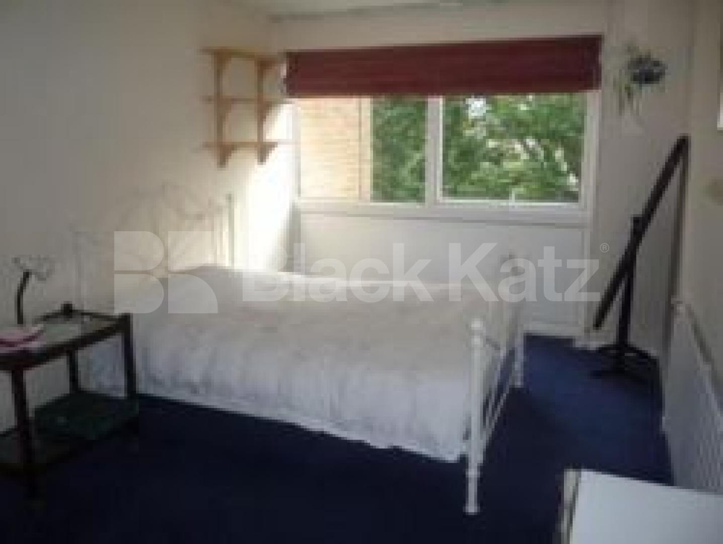 			INCLUSIVE OF COUNCIL TAX AND WATER RATES!, 2 Bedroom, 1 bath, 1 reception Apartment			 Fortis Green, EAST FINCHLEY