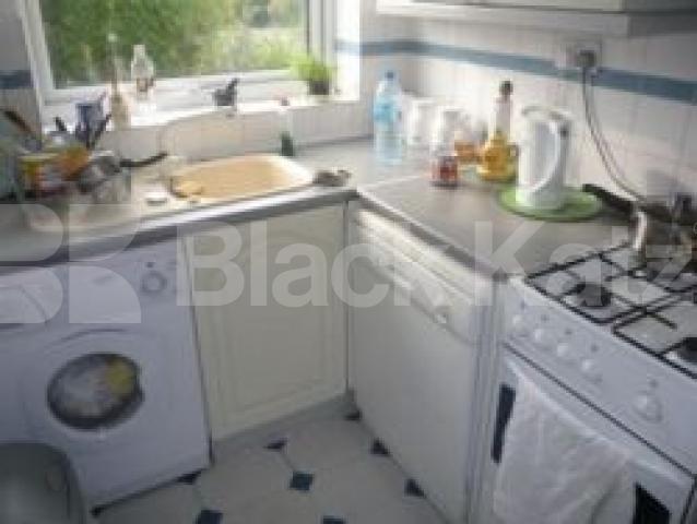 			INCLUSIVE OF COUNCIL TAX AND WATER RATES!, 2 Bedroom, 1 bath, 1 reception Apartment			 Fortis Green, EAST FINCHLEY