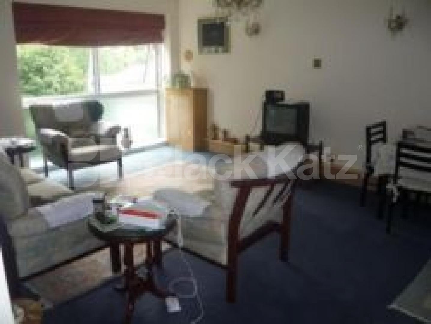 			INCLUSIVE OF COUNCIL TAX AND WATER RATES!, 2 Bedroom, 1 bath, 1 reception Apartment			 Fortis Green, EAST FINCHLEY