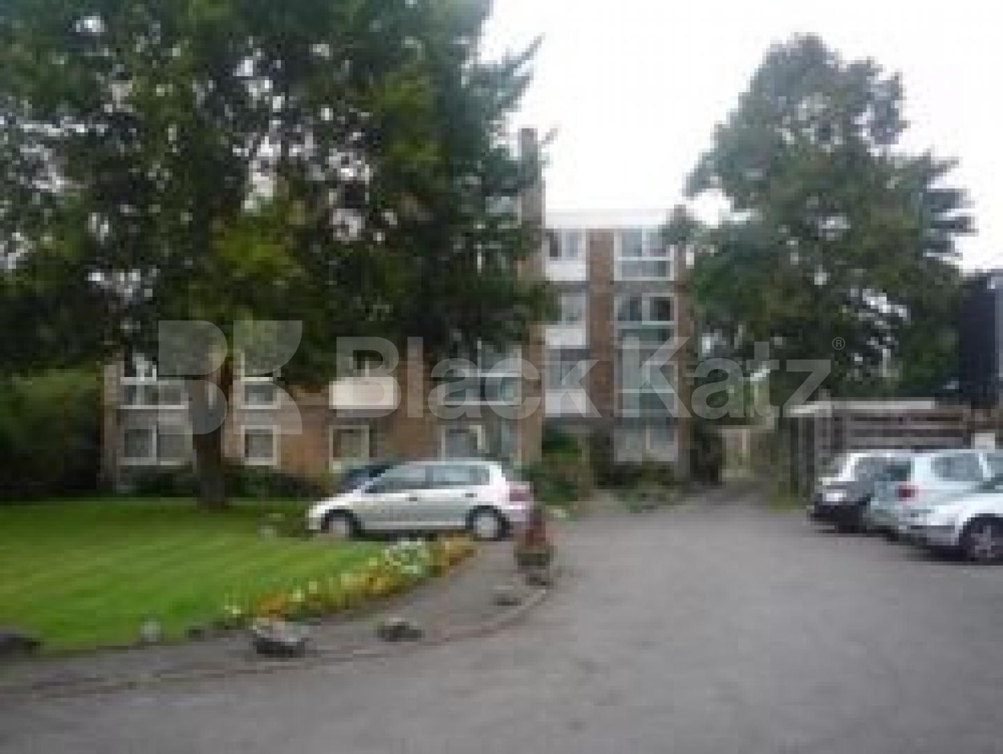 			INCLUSIVE OF COUNCIL TAX AND WATER RATES!, 2 Bedroom, 1 bath, 1 reception Apartment			 Fortis Green, EAST FINCHLEY