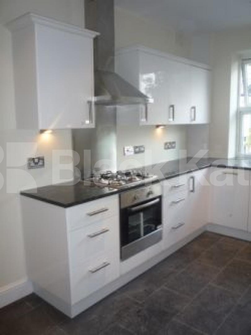 			2 Bedroom, 1 bath, 1 reception Flat			 Church Road, Highgate