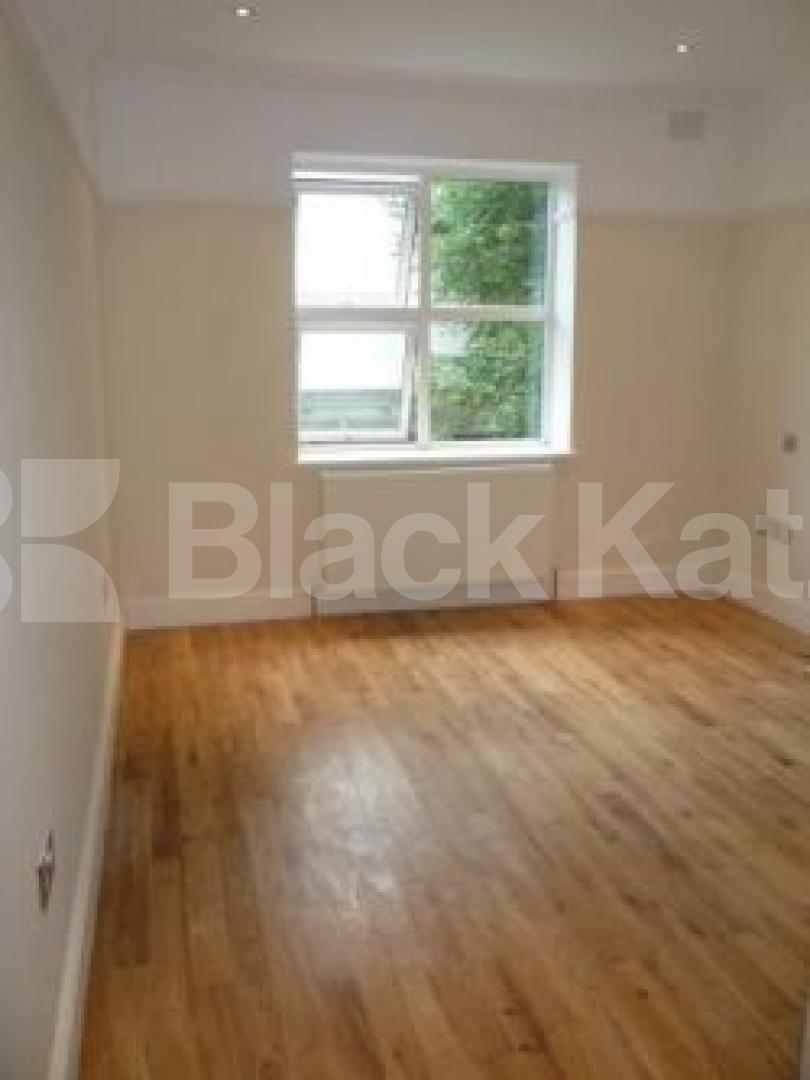 			2 Bedroom, 1 bath, 1 reception Flat			 Church Road, Highgate