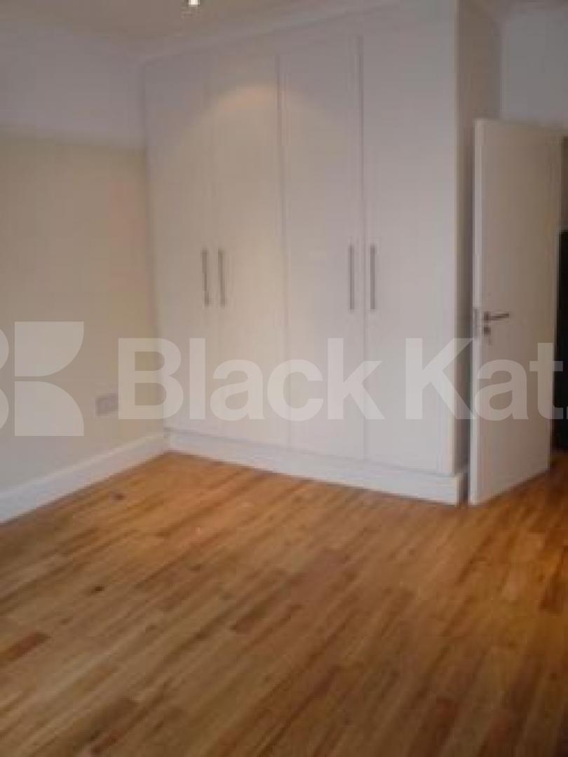 			2 Bedroom, 1 bath, 1 reception Flat			 Church Road, Highgate