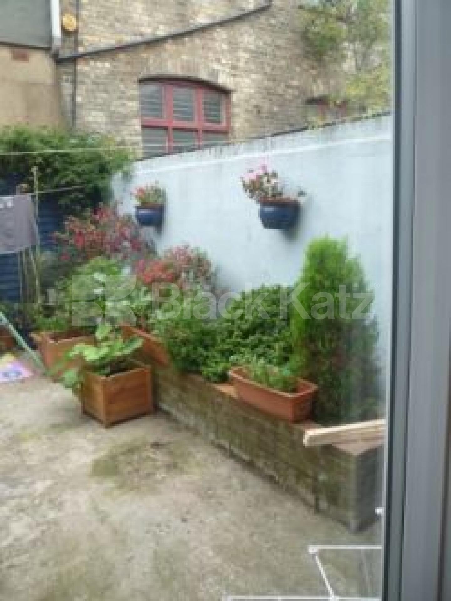 			LET!, 1 Bedroom, 1 bath, 1 reception Ground Floor Flat			 Falkland Road, Hornsey N8