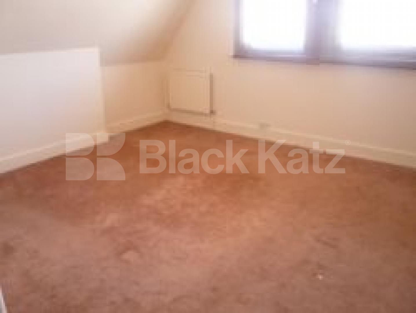 			3 Bedroom, 1 bath, 1 reception Flat			 Broadway Parade, Crouch End