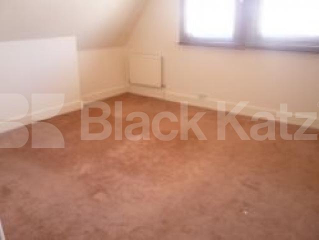 			3 Bedroom, 1 bath, 1 reception Flat			 Broadway Parade, Crouch End