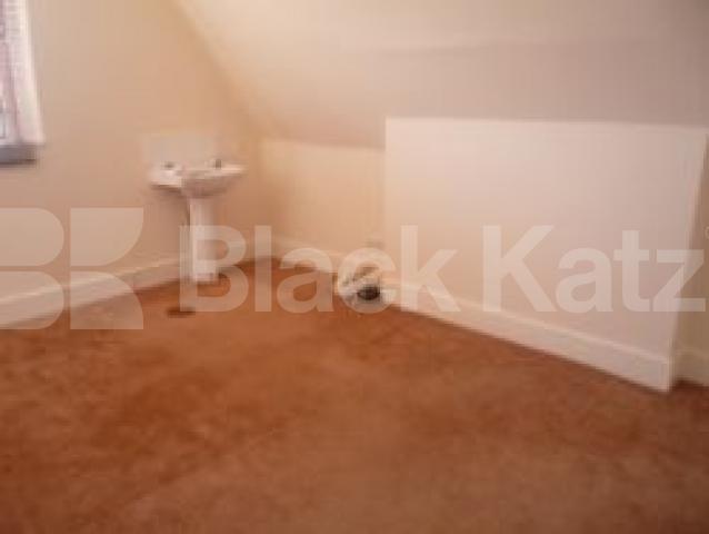 			3 Bedroom, 1 bath, 1 reception Flat			 Broadway Parade, Crouch End