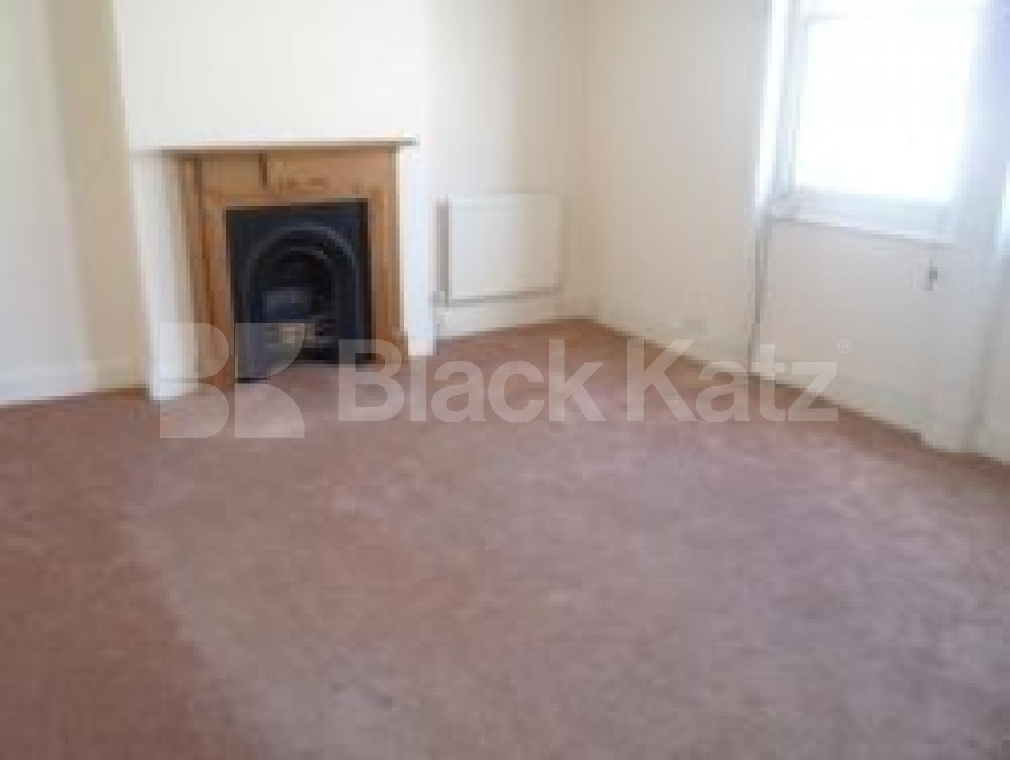			3 Bedroom, 1 bath, 1 reception Flat			 Broadway Parade, Crouch End