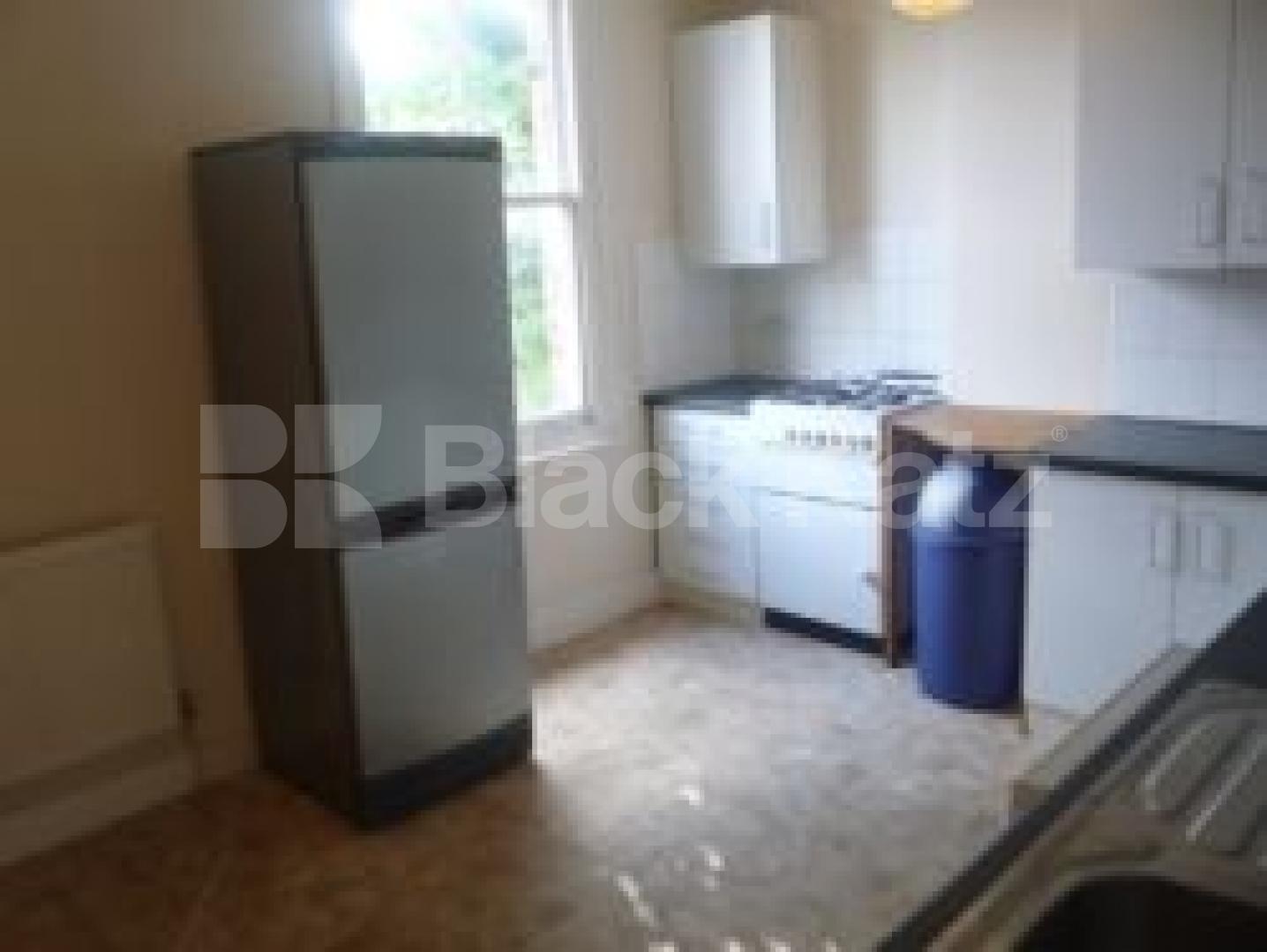 			3 Bedroom, 1 bath, 1 reception Flat			 Broadway Parade, Crouch End