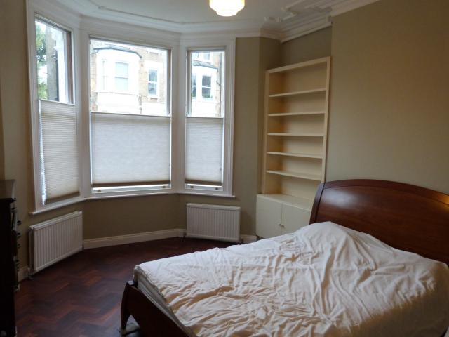 			GARDEN FLAT!, 2 Bedroom, 1 bath, 1 reception Flat			 Macroom Road, QUEENS PARK/MAIDA VALE