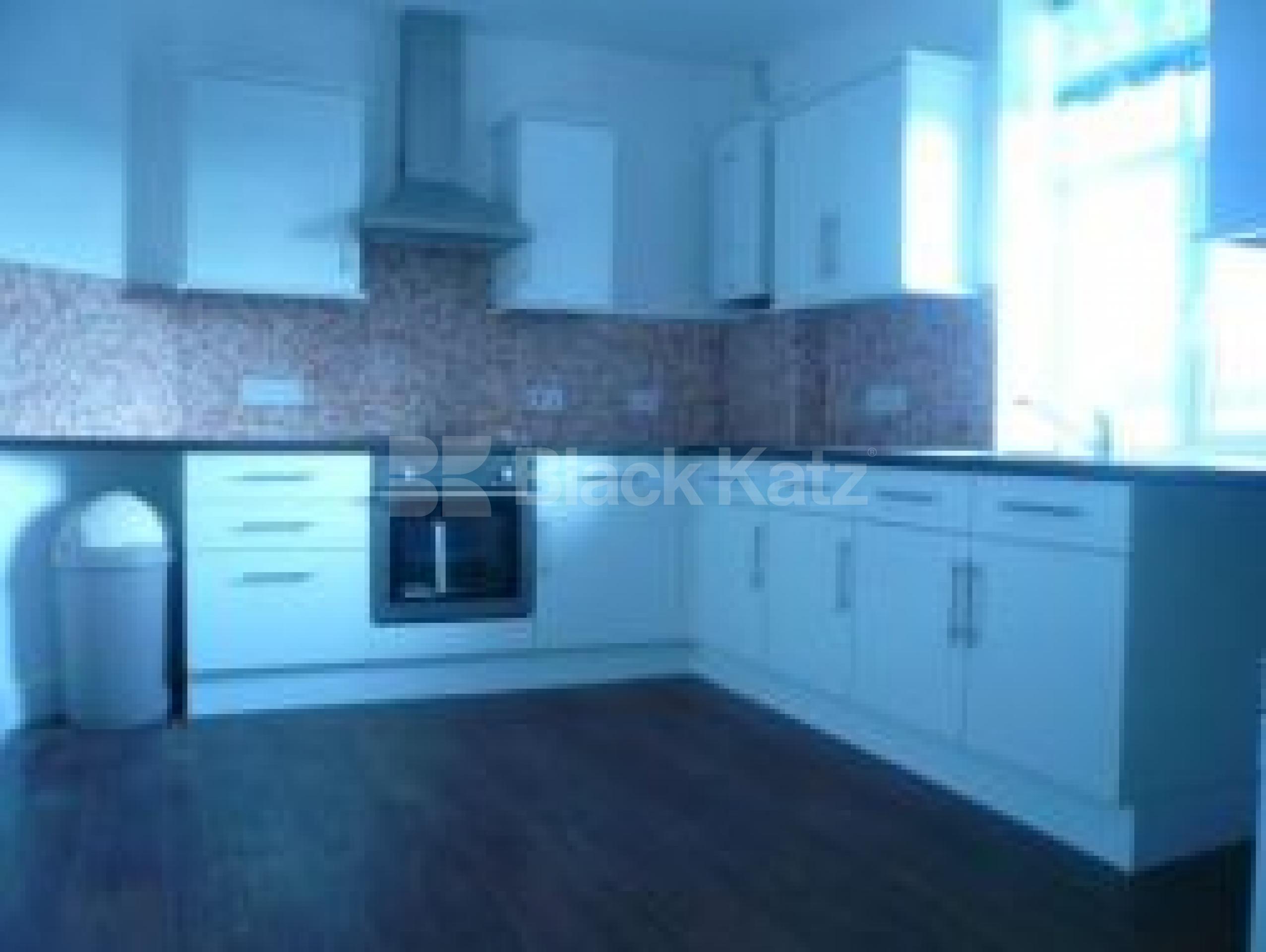 			4 Bedroom, 1 bath, 1 reception Flat			 Green Lanes, PALMERS GREEN N13 N13