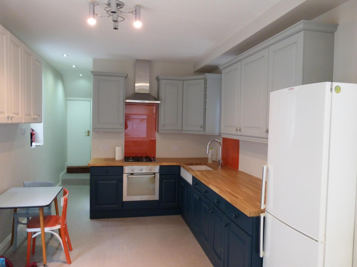 			GARDEN FLAT!, 2 Bedroom, 1 bath, 1 reception Flat			 Macroom Road, QUEENS PARK/MAIDA VALE