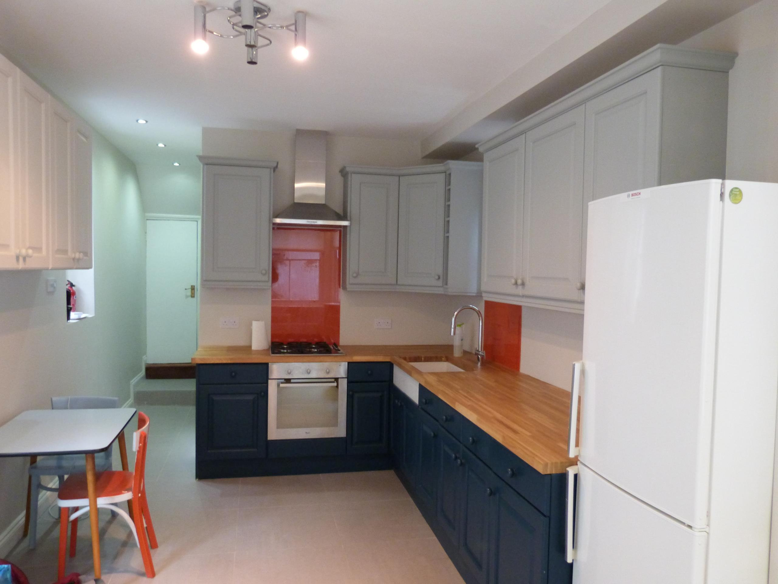 			GARDEN FLAT!, 2 Bedroom, 1 bath, 1 reception Flat			 Macroom Road, QUEENS PARK/MAIDA VALE W9