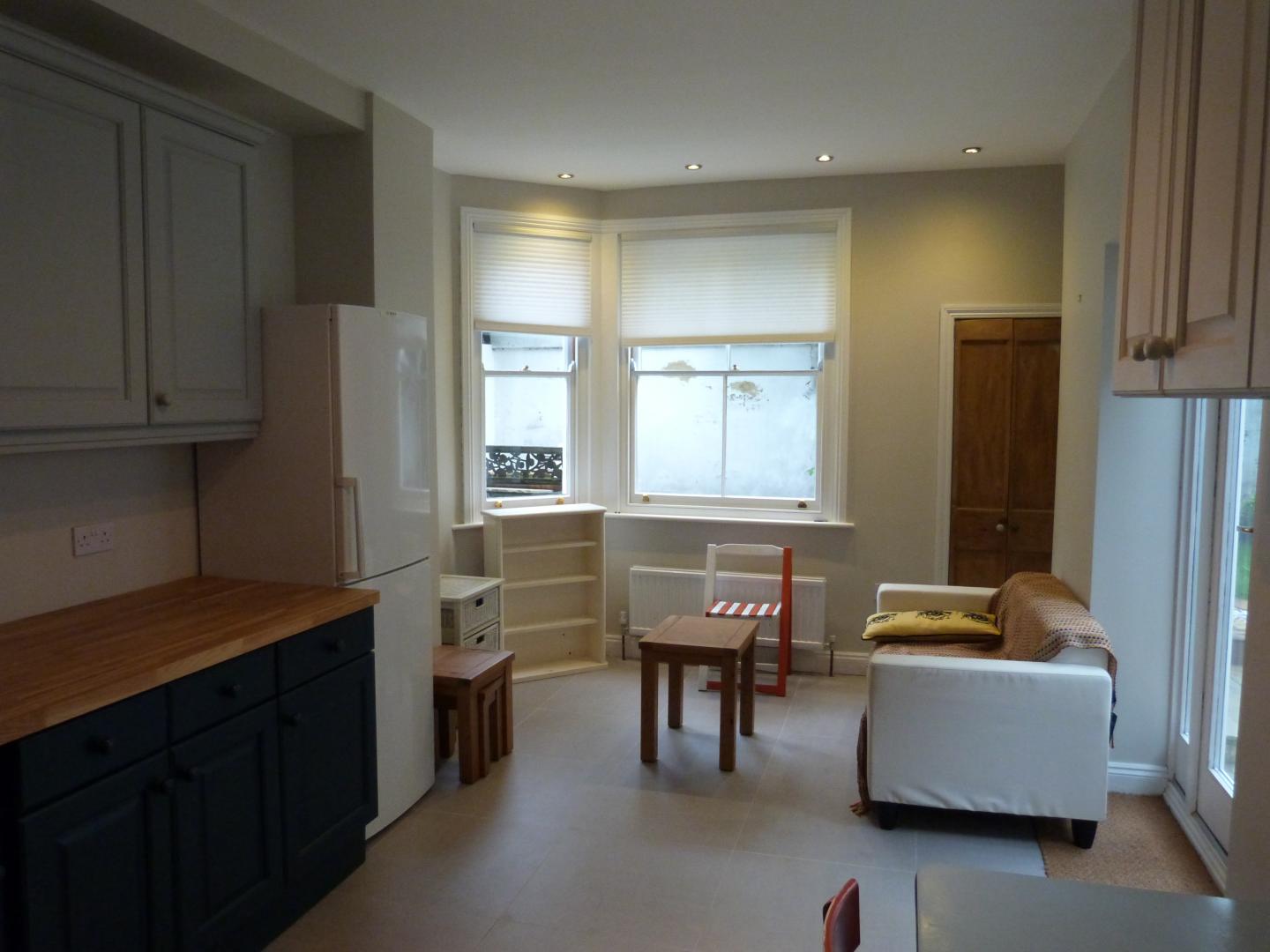 			GARDEN FLAT!, 2 Bedroom, 1 bath, 1 reception Flat			 Macroom Road, QUEENS PARK/MAIDA VALE