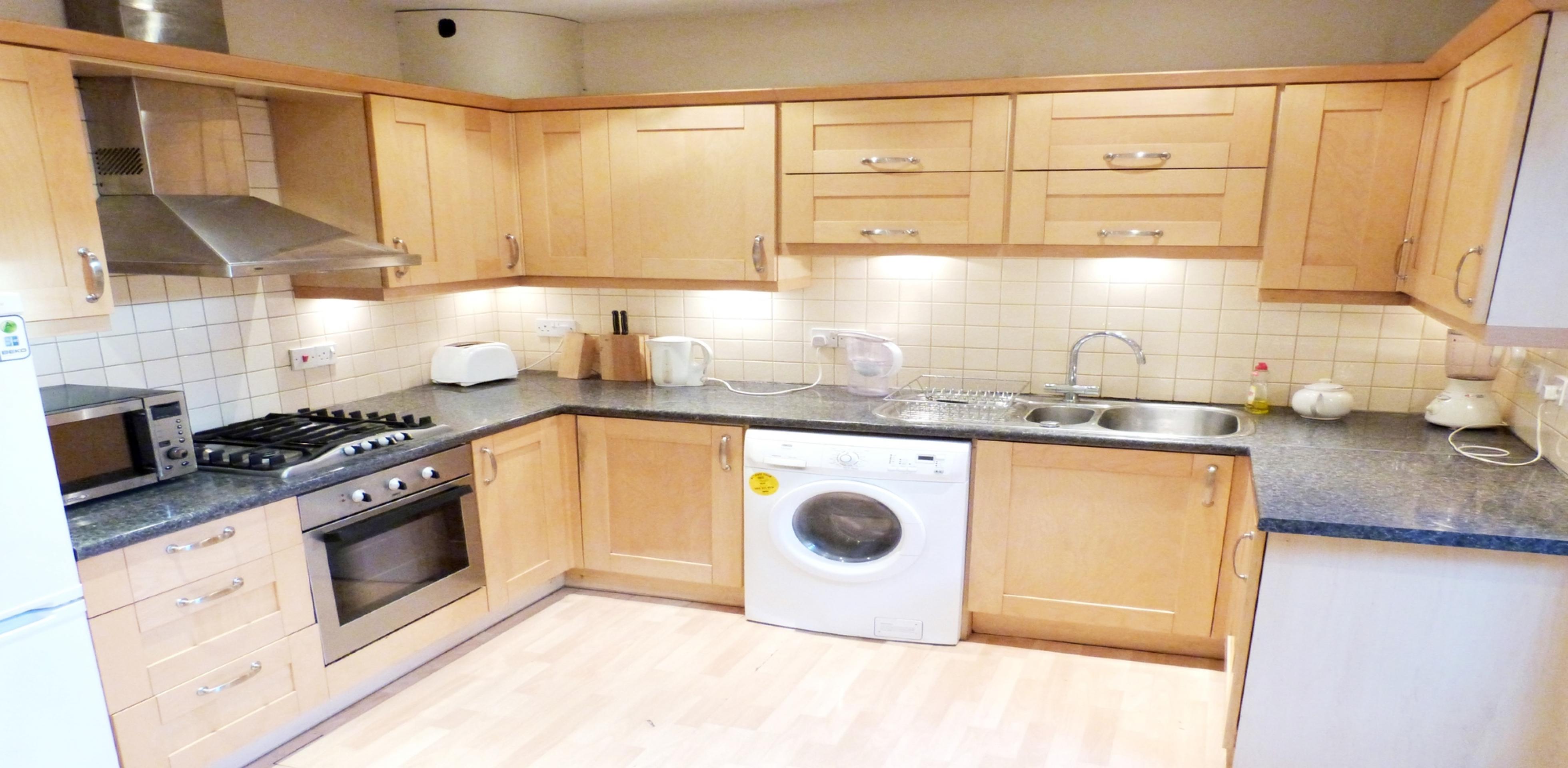 			3 Bedroom, 1 bath, 1 reception Flat			 Finchley Road, GOLDERS GREEN NW11