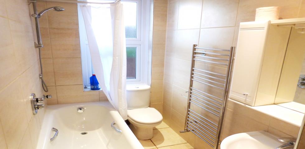 			3 Bedroom, 1 bath, 1 reception Flat			 Finchley Road, GOLDERS GREEN