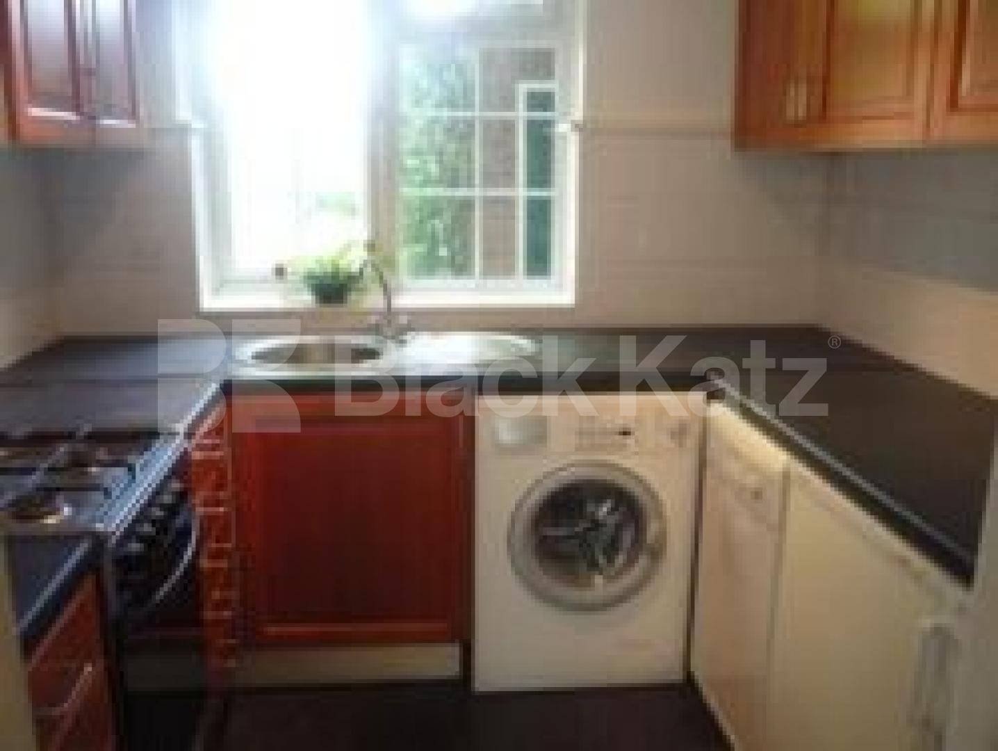 			LET!, 2 Bedroom, 1 bath, 1 reception Flat			 Stanhope Road, HIGHGATE