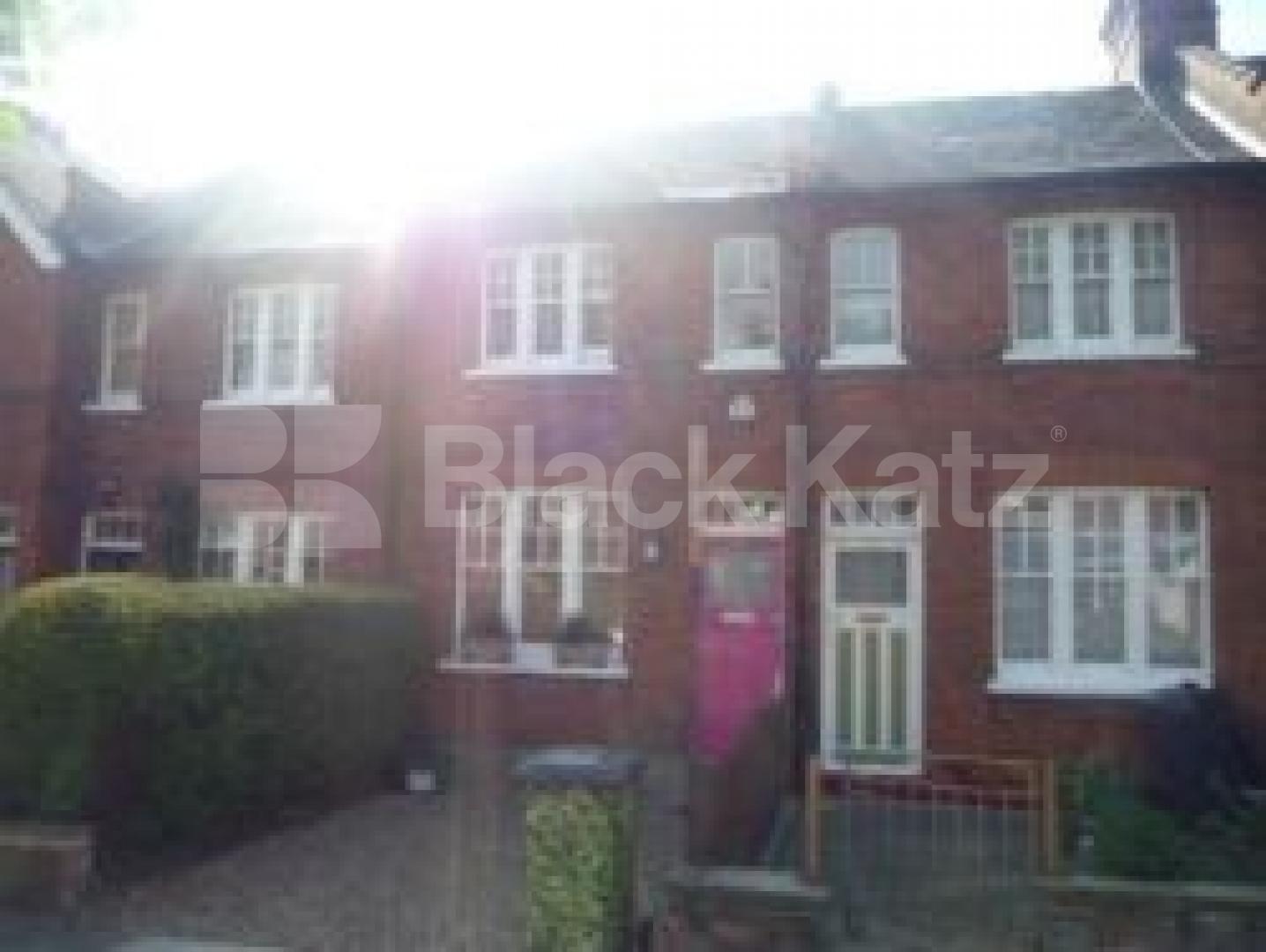 			LET, 2 Bedroom, 1 bath, 1 reception House			 South View Road, Crouch End