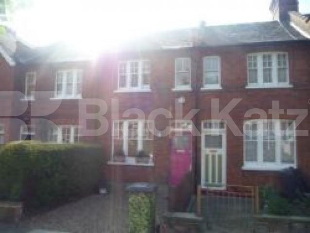 			LET, 2 Bedroom, 1 bath, 1 reception House			 South View Road, Crouch End