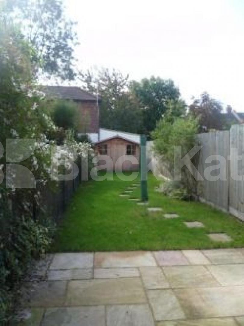 			LET, 2 Bedroom, 1 bath, 1 reception House			 South View Road, Crouch End