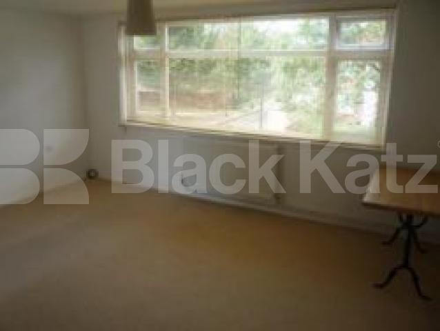 			LET!, 2 Bedroom, 1 bath, 1 reception House			 Lynton Road, CROUCH END