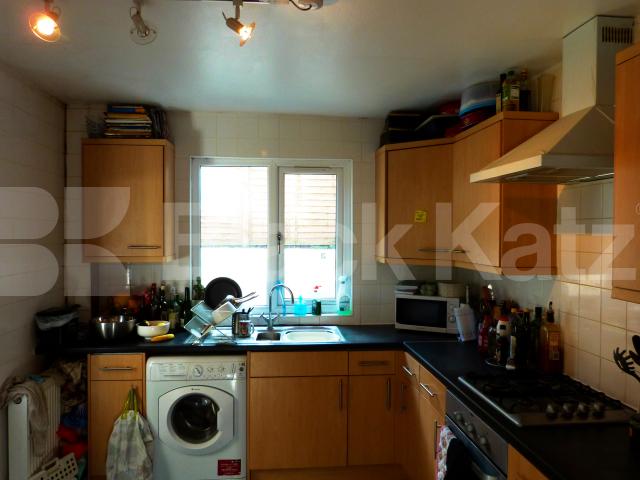 			3 Bedroom, 1 bath, 1 reception House			 Vartry Road, Seven Sisters