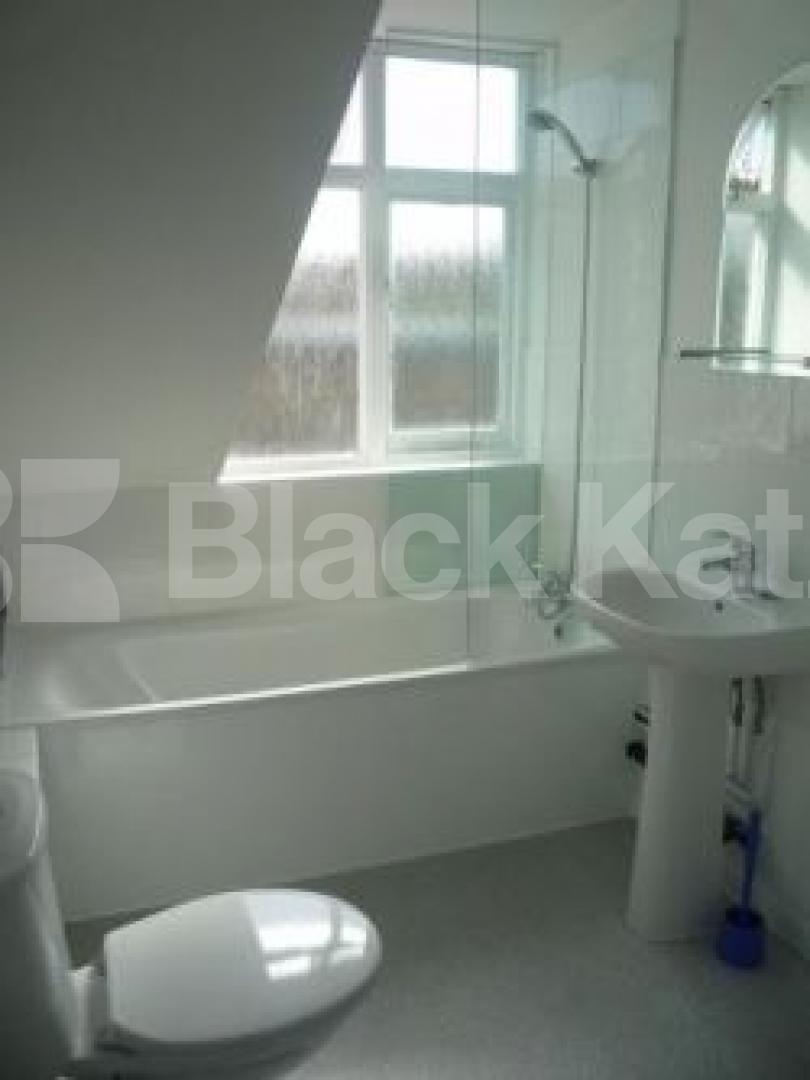 			LET!, 2 Bedroom, 1 bath, 1 reception House			 Lynton Road, CROUCH END