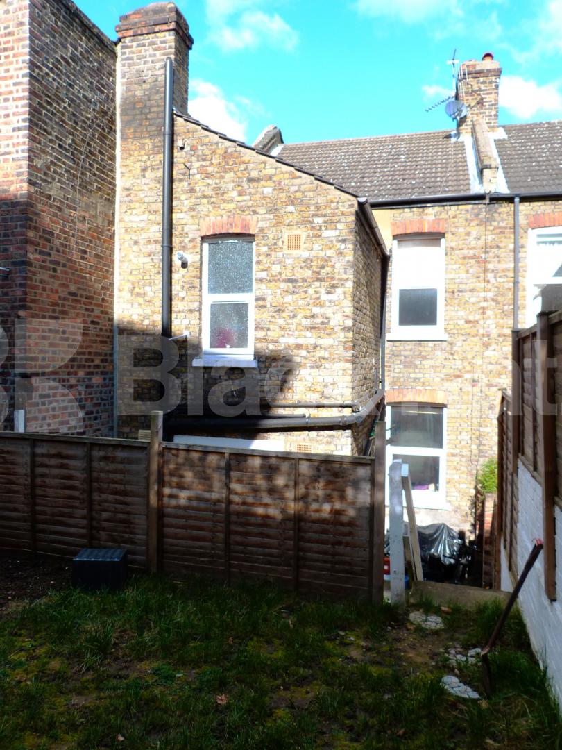 			3 Bedroom, 1 bath, 1 reception House			 Vartry Road, Seven Sisters