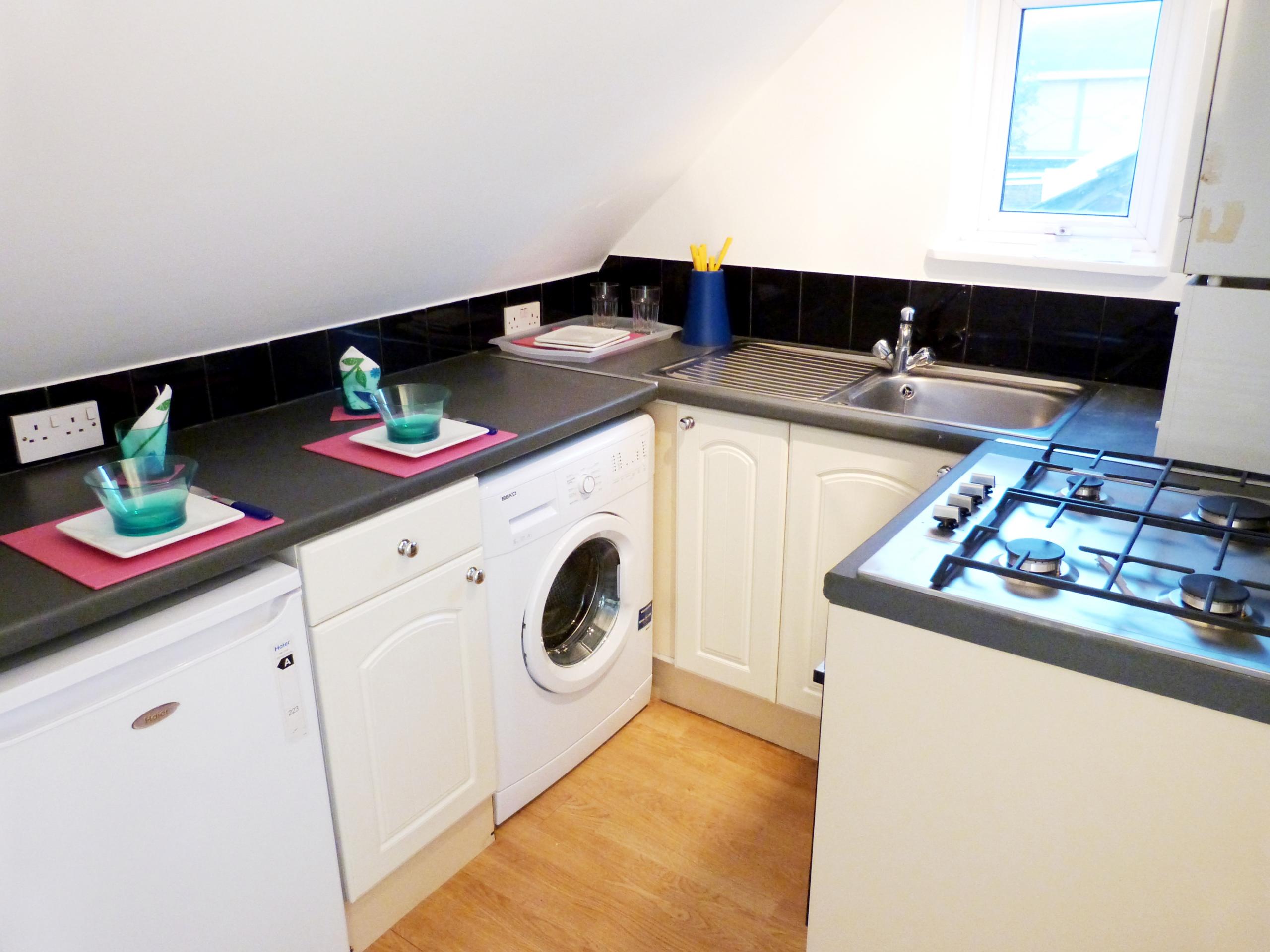 			LET, 1 Bedroom, 1 bath, 1 reception Flat			 Elm Grove, CRICKLEWOOD NW2