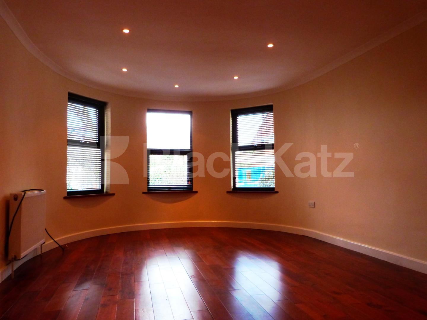 			4 Bedroom, 1 bath, 1 reception House			 Wolesley Road, Crouch End