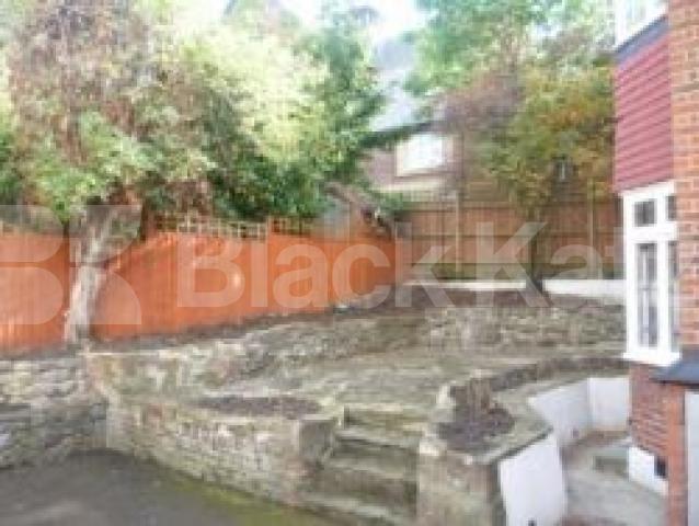 			5 Bedroom, 1 bath, 1 reception House			 Albert Road, Alexandra Palace