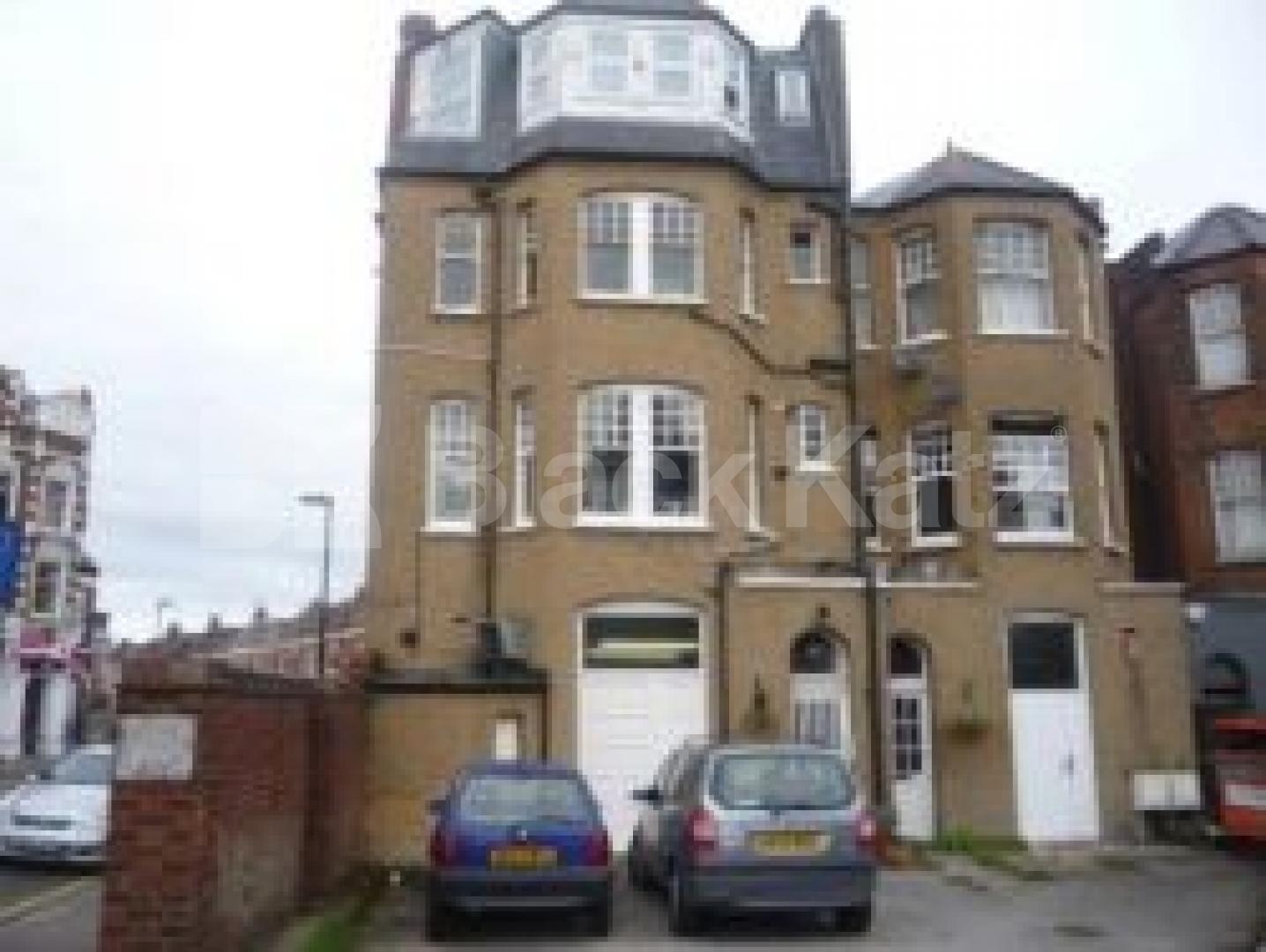 			2 Bedroom, 1 bath, 1 reception Flat			 Fairfield Gardens, CROUCH END
