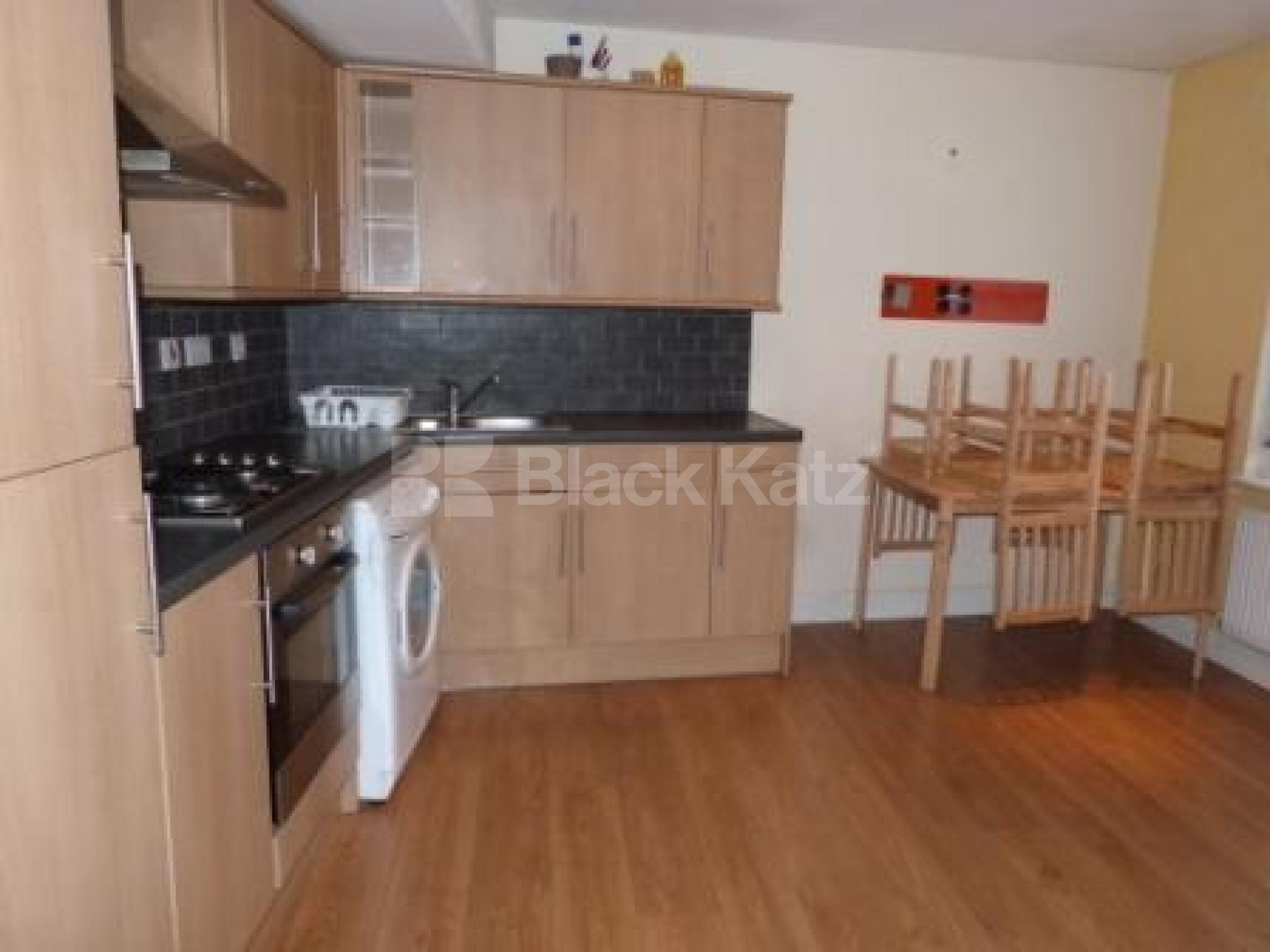 			Central Crouch End !, 2 Bedroom, 1 bath, 1 reception Flat			 Park Road, Crouch End N8