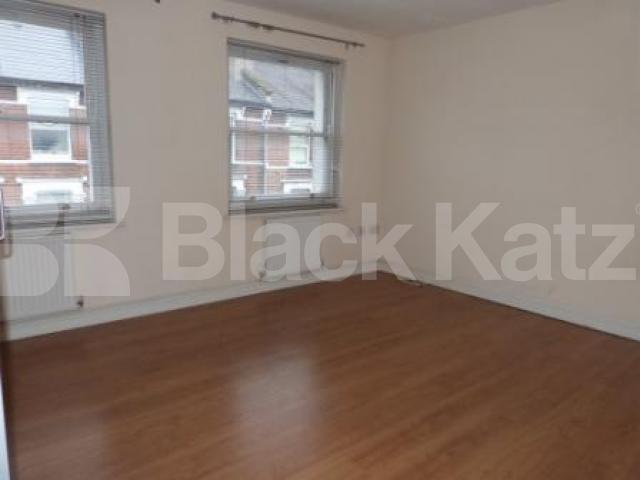 			Central Crouch End !, 2 Bedroom, 1 bath, 1 reception Flat			 Park Road, Crouch End