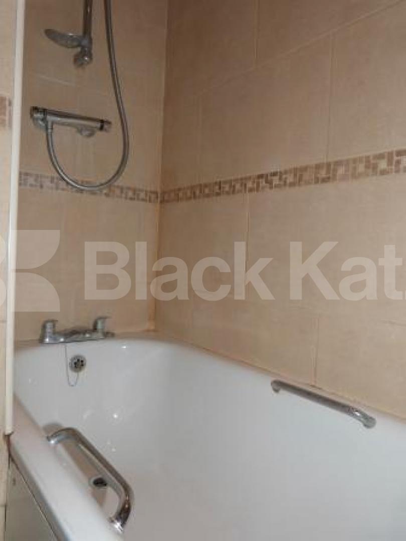 			Central Crouch End !, 2 Bedroom, 1 bath, 1 reception Flat			 Park Road, Crouch End