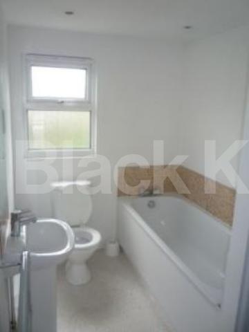 			MASSIVE HOUSE!, 5 Bedroom, 1 bath, 1 reception House			 Maryland Road, WOOD GREEN