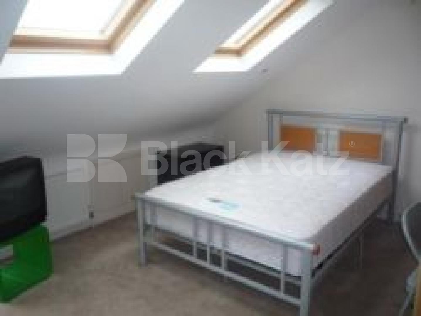 			MASSIVE HOUSE!, 5 Bedroom, 1 bath, 1 reception House			 Maryland Road, WOOD GREEN