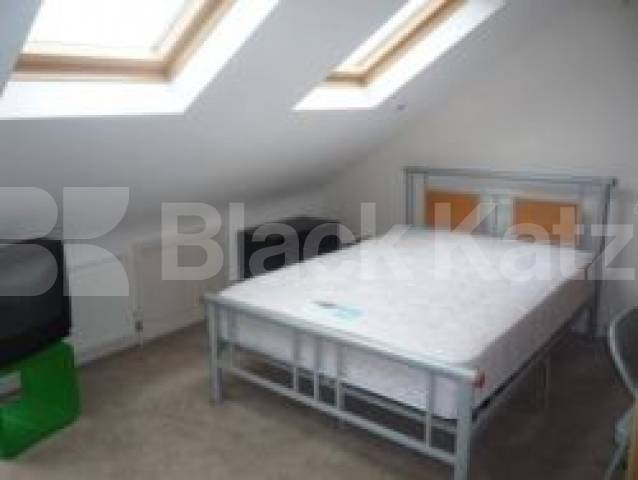 			MASSIVE HOUSE!, 5 Bedroom, 1 bath, 1 reception House			 Maryland Road, WOOD GREEN