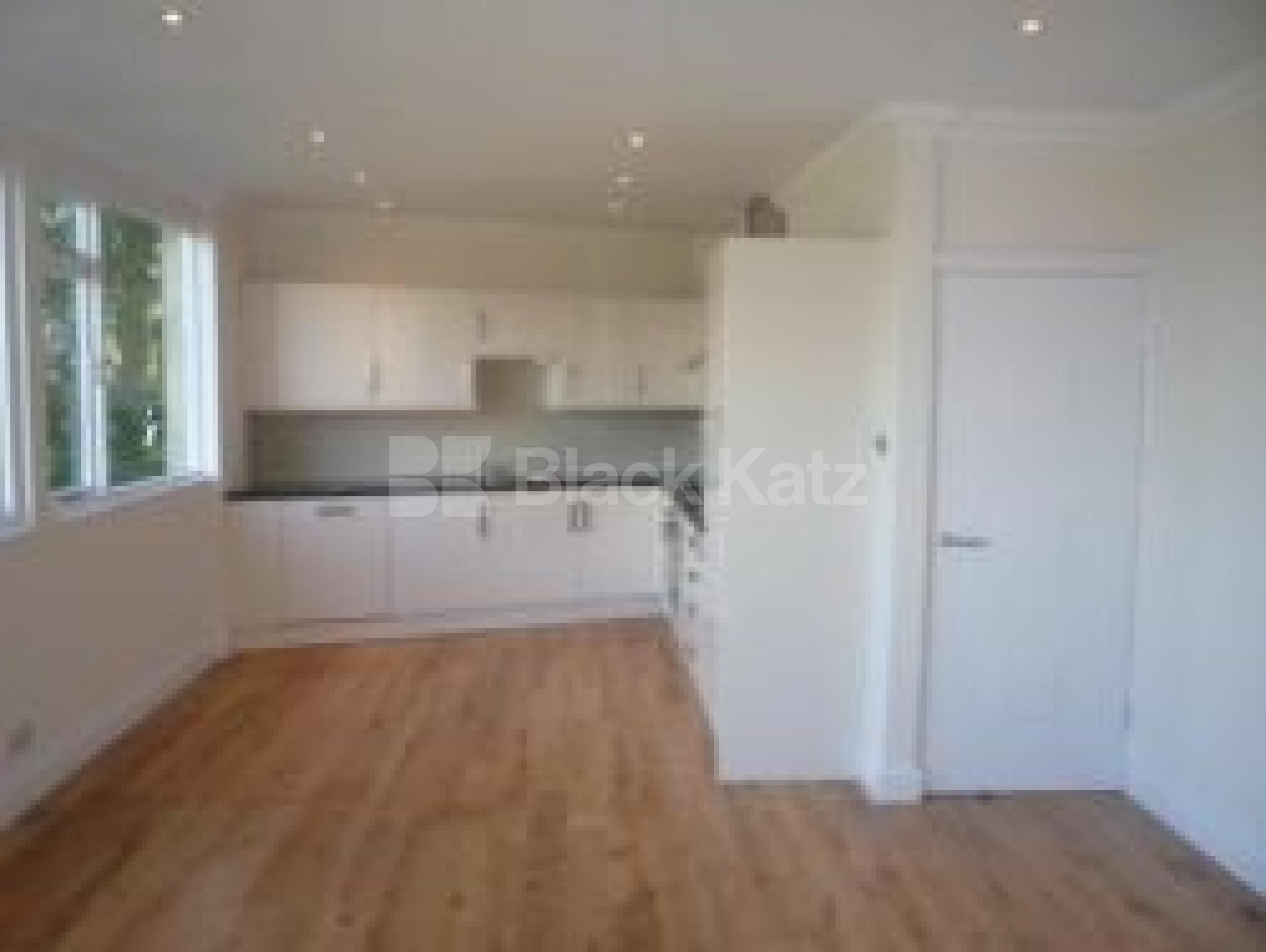 			NEWLY REFURBISHED, 2 Bedroom, 1 bath, 1 reception Flat			 Curzon Road, MUSWELL HILL N10