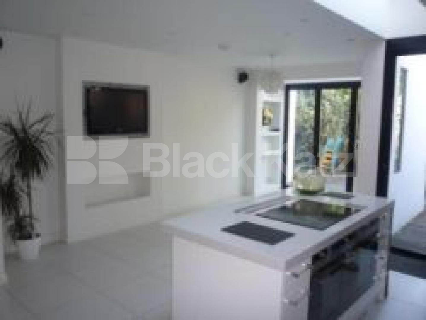 			Amazing house!, 5 Bedroom, 1 bath, 1 reception House			 Fairfield Road, CROUCH END